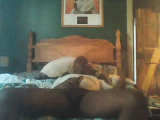 Чёрный гей отсосал пенис лысому любовнику и сел на него сверху