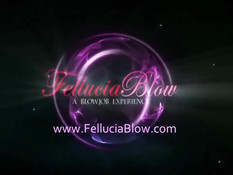 Блондинка в розовой комбинации в постели делает минет мужчине