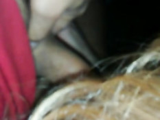 Латиноамериканская девка сосёт хуй, а парень снимает на телефон