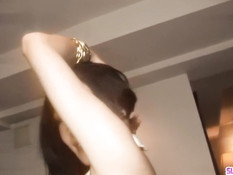 Симпатичная японская девка в чёрных чулках отсосала член парню