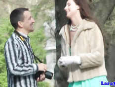 Зрелая англичанка Лара в чёрных чулках трахается с бойфрендом