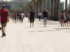 Худенькая мулатка NoeMilk ублажает двух испанских любовников