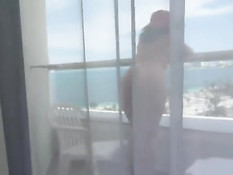 Парень оттрахал темноволосую жену на балконе в курортном отеле