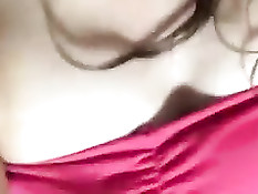 Сексуальная азиатская девка мастурбировала в онлайн порно чате