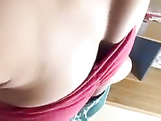 Сексуальная азиатская девка мастурбировала в онлайн порно чате