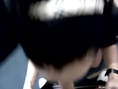 Брюнетка отсосала член стоя на коленях и получила сперму в лицо