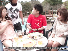 Страстные поцелуи и секс игры с горячими азиатскими девчонками