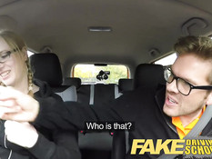 Инструктор оттрахал в машине блондинку с косичками Satine Spark