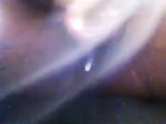 Смуглая девка трахает себя фаллосом и испытывает мокрый оргазм