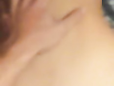 Парень в презервативе ебёт шатенку раком и снимает красивый вид