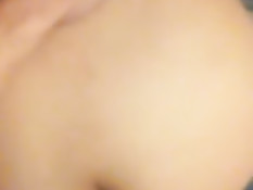 Парень в презервативе ебёт шатенку раком и снимает красивый вид