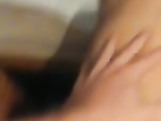 Парень в презервативе ебёт шатенку раком и снимает красивый вид