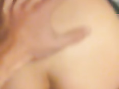 Парень в презервативе ебёт шатенку раком и снимает красивый вид