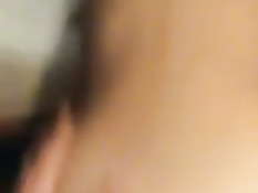 Парень в презервативе ебёт шатенку раком и снимает красивый вид