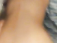 Парень в презервативе ебёт шатенку раком и снимает красивый вид