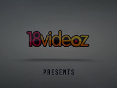 Двое парней оттрахали на кровати светловолосую девку Jessi Gold