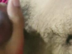 Гей подрочил свой возбуждённый хуй и кончил на волосатый живот