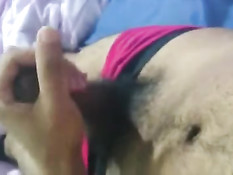 Гей подрочил свой возбуждённый хуй и кончил на волосатый живот