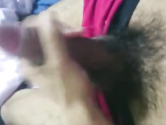 Гей подрочил свой возбуждённый хуй и кончил на волосатый живот