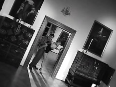 Подстриженную наголо девку Claudia Demoro ебут в письку и анус