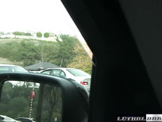 Молодую блондинку с хвостиками Blair Williams ебут в бритую писю