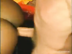 Мулаточка в красных сапогах Dominique Simone трахается с белым