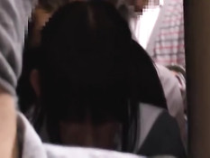 Похотливый мужик в автобусе пристал к застенчивой японской девке