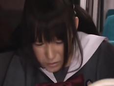 Похотливый мужик в автобусе пристал к застенчивой японской девке