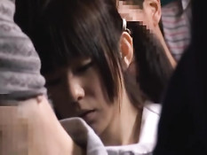 Похотливый мужик в автобусе пристал к застенчивой японской девке