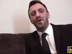 Рыжая британская женщина в чёрных колготках любит еблю раком