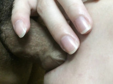 Облизала мужчине его расслабленный член и взяла в нежный ротик