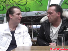 Зашёл в бордель в Амстердаме и оттрахал сиськастую брюнеточку