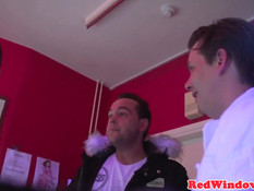 Зашёл в бордель в Амстердаме и оттрахал сиськастую брюнеточку