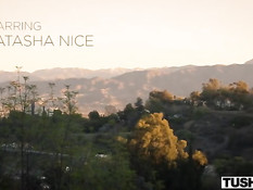 Грудастая Natasha Nice дрочит хуй сиськами и трахается на кровати