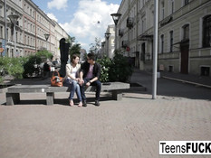 Привёл домой худую русскую девушку и отодрал в анус на кровати