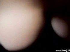 Рыжая красотка в чёрном белье делает минет и дрочит член руками