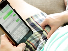 Молодой гей пригласил в гости нового друга и дал отодрать в очко