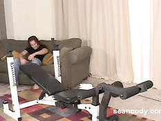 Молодые геи втроём занимаются сексом после занятий на тренажёре