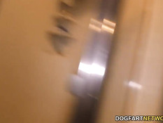 Белые мужчины оттрахали мулаточку с пирсингом сосков Nadia Jay