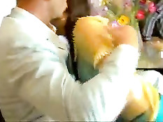 Покорную секс рабыню с косой Sasha Grey заставляют отсасывать