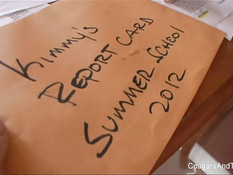 Старая светловолосая лесбиянка лижет киску молодой Kimmy Olsen