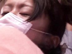 Японскую девушку раздели и отымели в набитом народом автобусе