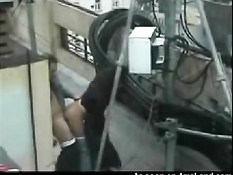 Скрытая камера сняла как парень трахает свою подружку на крыше