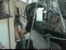 Скрытая камера сняла как парень трахает свою подружку на крыше