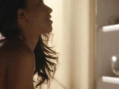 Постельная сцена с чёрной американской актрисой Candice Patton