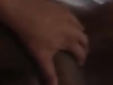 Парень в презервативе трахает раком страстную чёрную подружку