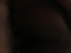 Парень в презервативе трахает раком страстную чёрную подружку