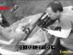 Лесбийские забавы в бассейне девушек Natasha Nice и Kelly Skyline