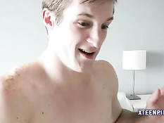 Распутная девчонка Terra Cox отсасывает член и трахается рачком