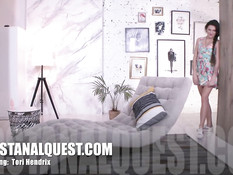 Горячая русская шатенка с косой отсосала член и получила в жопу